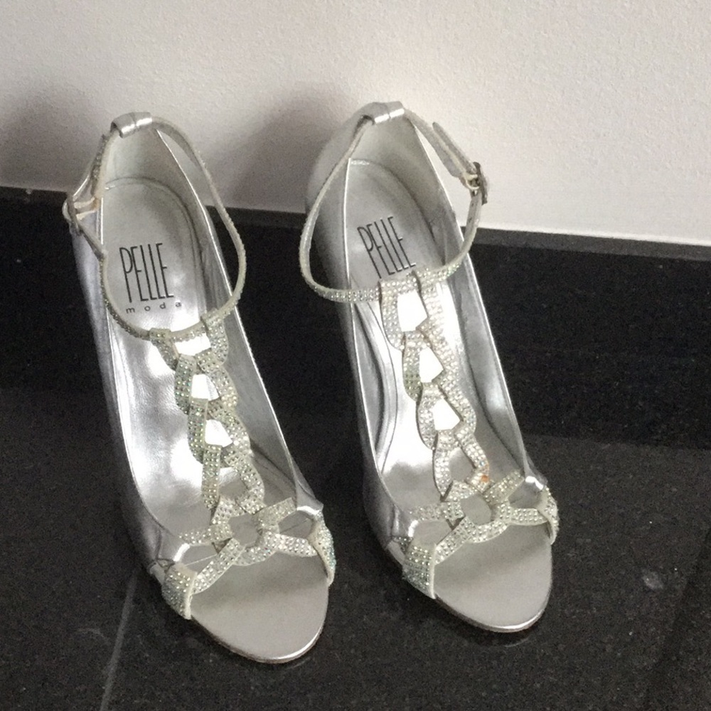Pelle Moda silver sandal w/ iridescent rhinestones